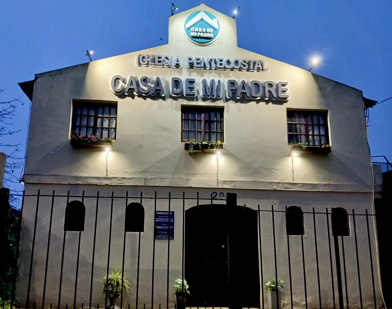 Frente de la iglesia